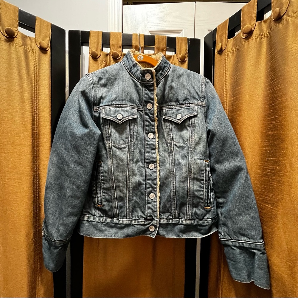 🔥🔥Clearance!Gap Blue Jean Jacket with Sherpa Lining! Size: M,Color Denim Blue.